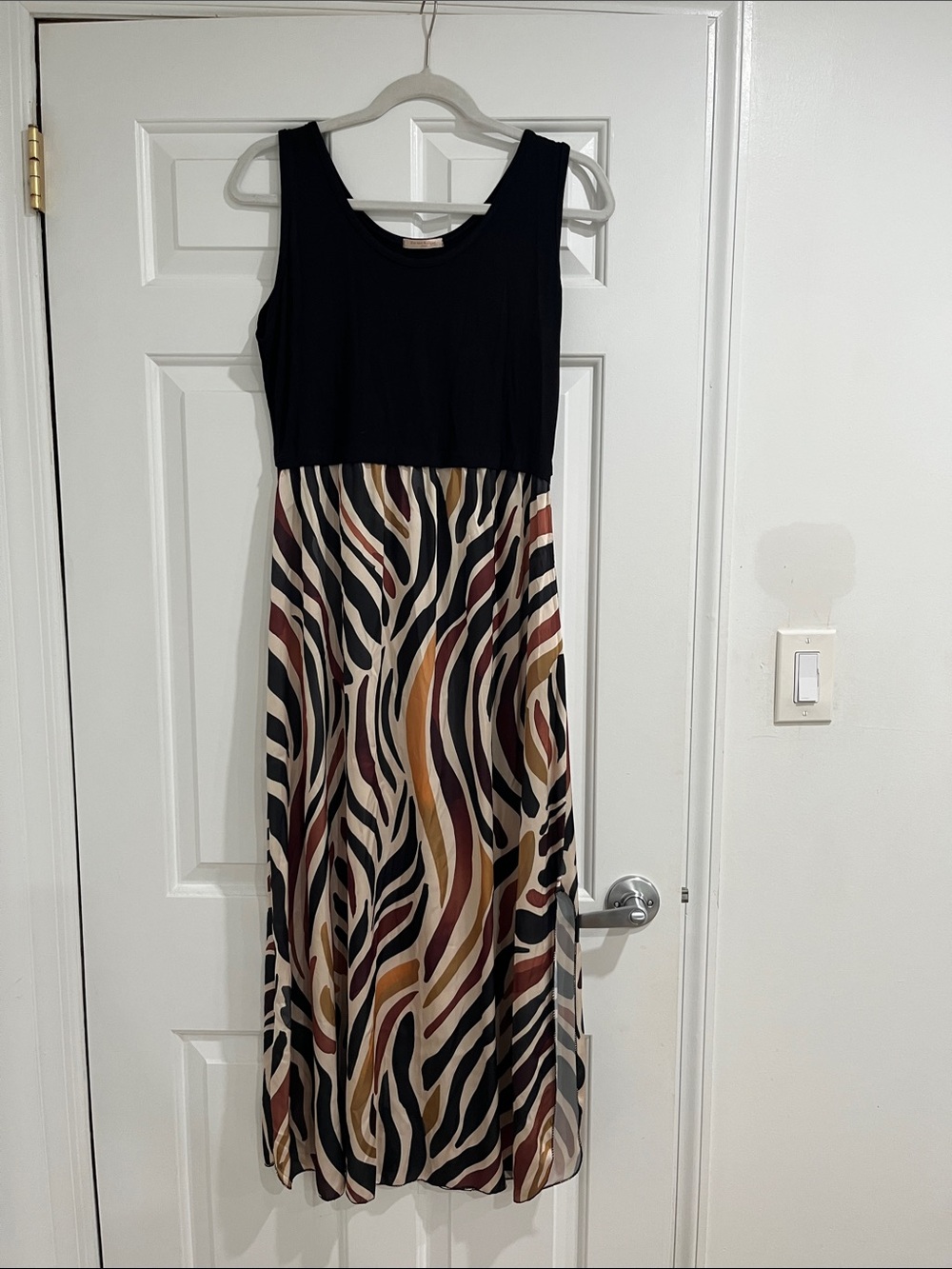 Sleeveless Black Top Multicolor Wave-Print Maxi Dress